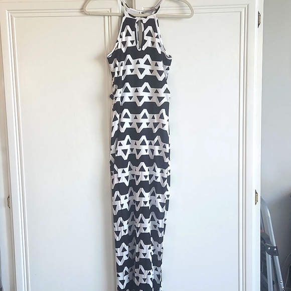 Imagination Maxi Dress - Picture 3 of 12